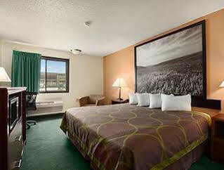 Super 8 By Wyndham Concordia Hotel Екстериор снимка